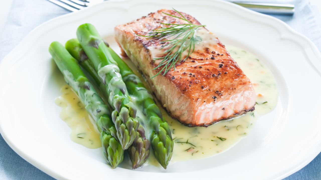 Salmon and asparagus | Weight Loss Coach and Nutritionist